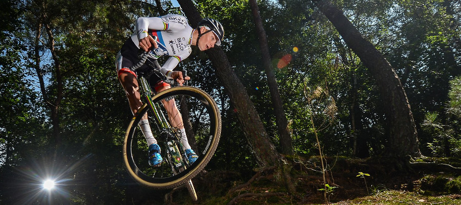 Knappe 10de plaats voor 'onopgewarmde' Mathieu van der Poel in Cyprus