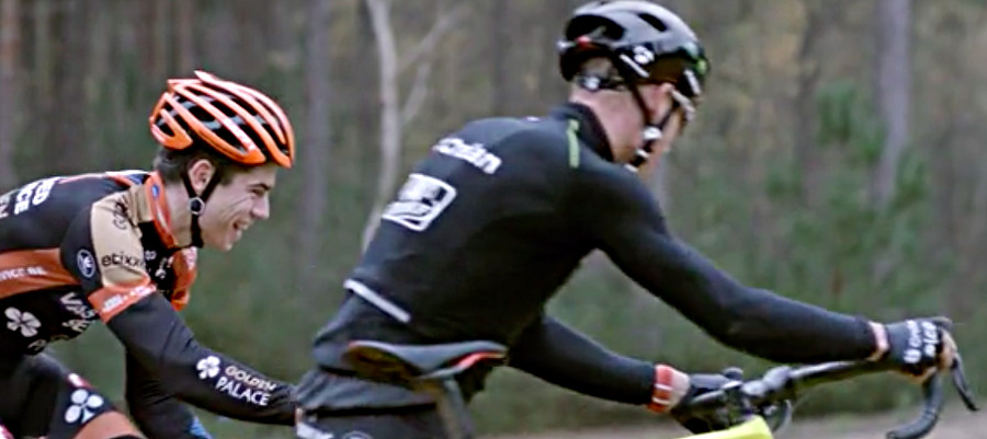 VIDEO: Nys en 'snotneus' Van Aert spelen in Lichtaartse bossen