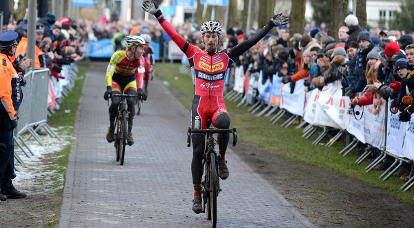 Kevin Pauwels triomfeert in Maldegem voor Sweeck en Vermeersch