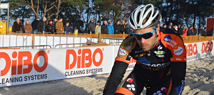 Niels Albert zondag eerst op de fiets, daarna in de commentaarstoel