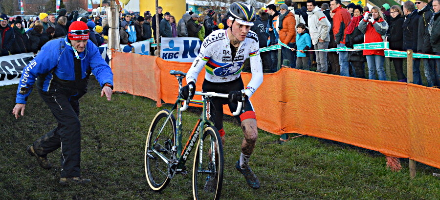 Mathieu van der Poel blijft minstens één jaar langer in het veld dan verwacht