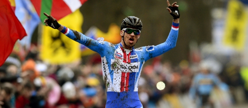 Verbazende Zdenek Stybar klopt Sven Nys in bloedstollend WK