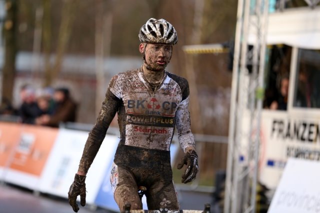 Mathieu van der Poel na eerste profzege: 'Ik had dan toch nog wat in de tank'