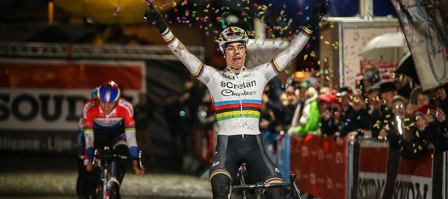 Van Aert verslaat Van der Poel in Cyclocross Masters Waregem