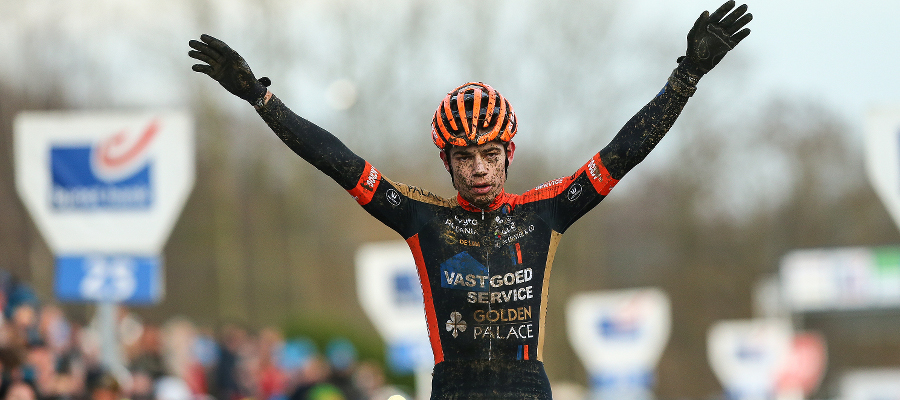 Wout van Aert  laat concurrentie ook in Baal sterretjes zien