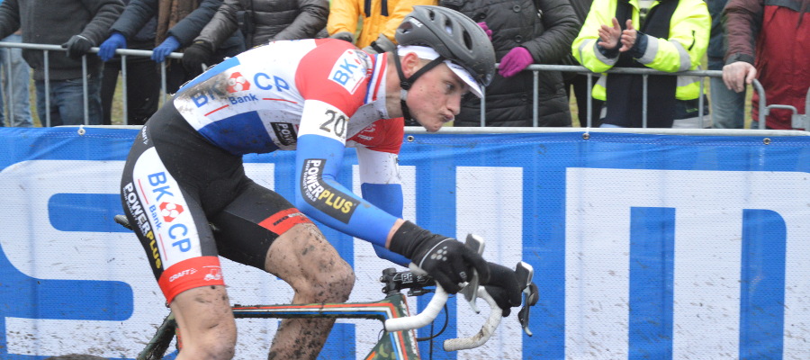 Mathieu van der Poel haalt WK-druk van Belgen weg met demonstratie