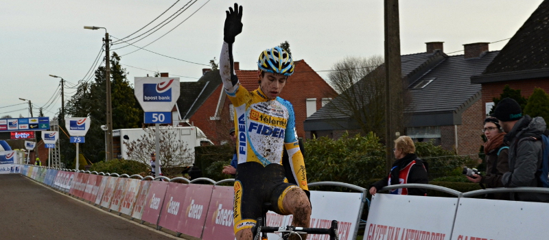 Dekker, Peeters, Van Aert en Compton juichen in Baal