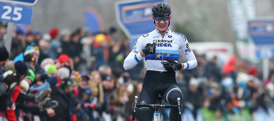 Toon Aerts wint cross van teamboss Sven Nys