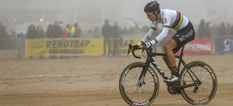 VIDEO Wout van Aert: 'Deze trui geeft wat gemoedsrust'