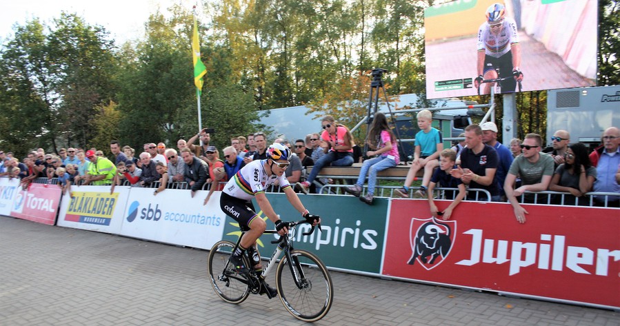 Kermiscross Ardooie nieuwe kans voor Wout Van Aert op zege