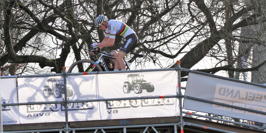 De 32ste zege is een feit voor Mathieu van der Poel