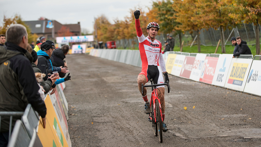 Ryan Cortjens zegeviert bij de juniores in Gavere