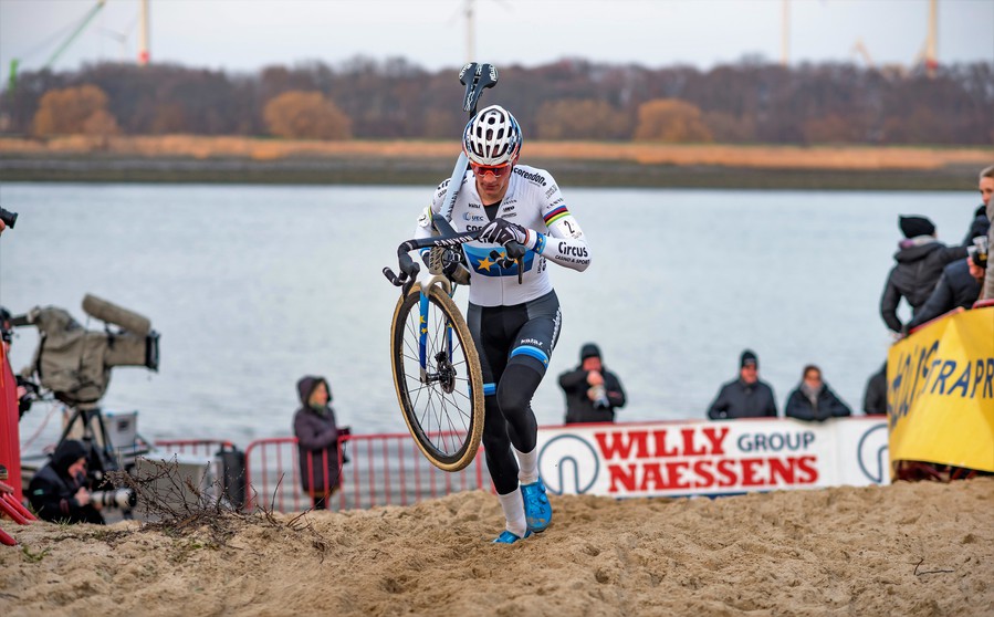 Van der Poel en Cant toppen affiche in hertekende Waaslandcross