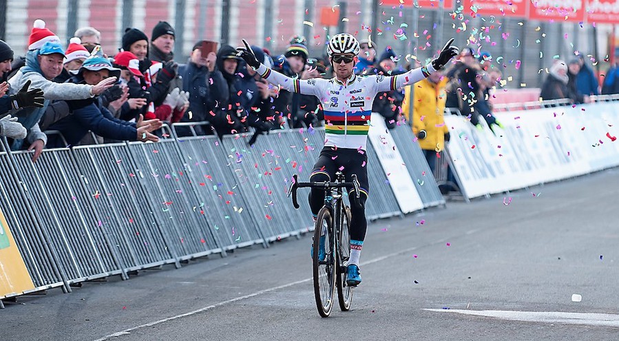 Iserbyt raast naar de overwinning op het Circuit van Zolder