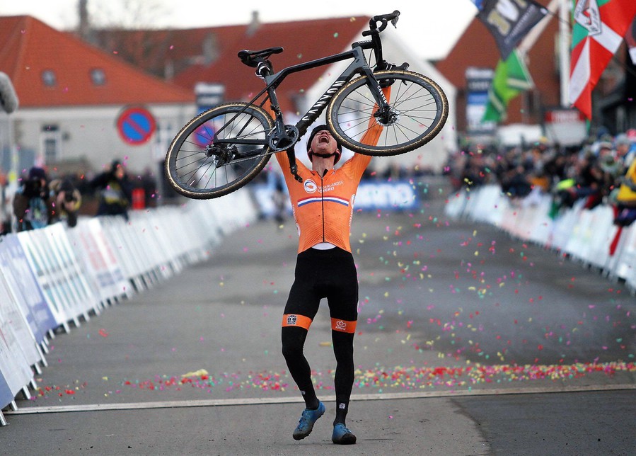 De kers op de taart is er voor Mathieu van der Poel