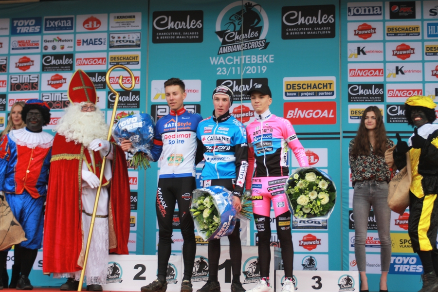 IMG_3730 podium juniores.JPG (486 KB)