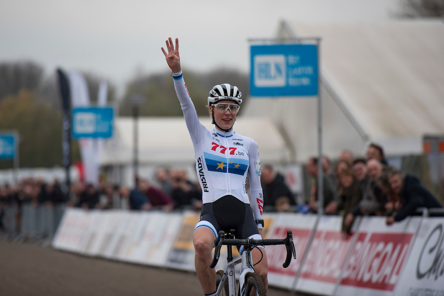 Yara Kastelijn soleert naar haar 4de zege in Wachtebeke