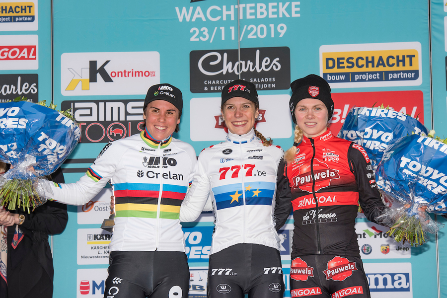 WAC_2801 podium dames.JPG (749 KB)