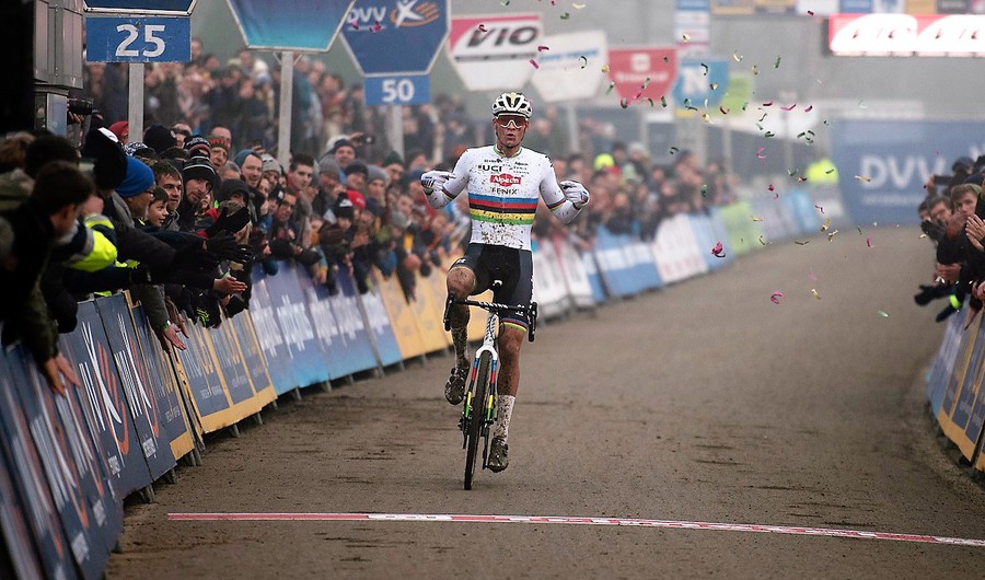 Van der Poel wint ook op nieuwjaarsdag