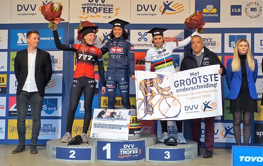 20200105_144723 podium dames.jpg (475 KB)