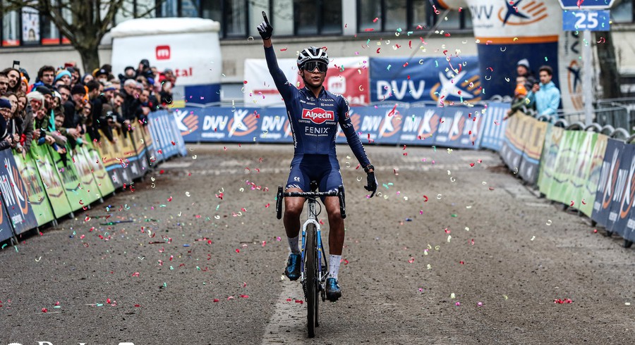 Alvarado zegeviert daags na Gullegem ook in Brussel