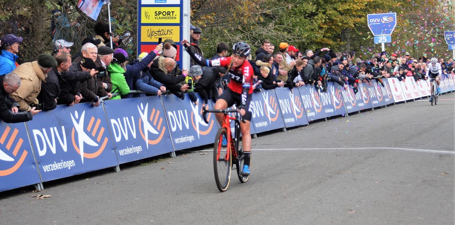 Annemarie Worst ook primus in Flandriencross