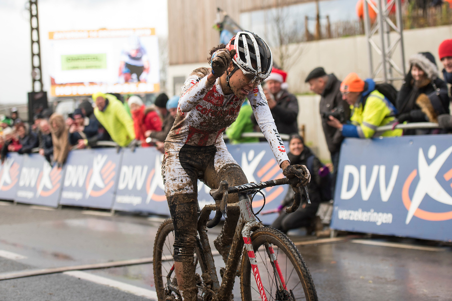 Alvarado wint loodzware Hotondcross