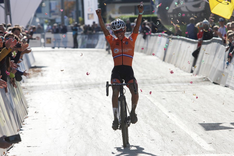 Alvarado volgt haarzelf op als Europees beloftenkampioene veldrijden