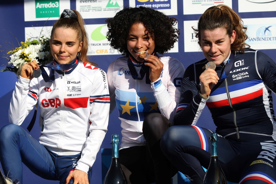 EK 2019 podium beloften dames.jpg (429 KB)