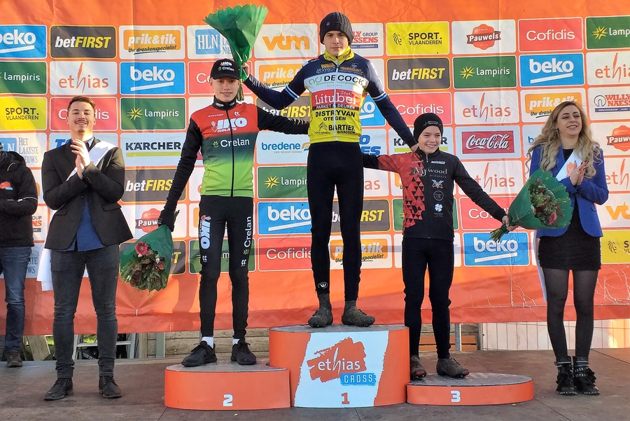 20191230_110327 podium eerste jaars nieuwelingen.jpg (516 KB)