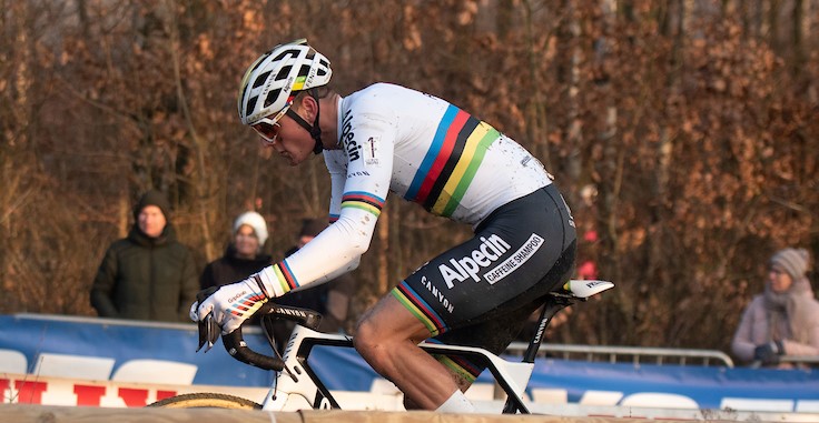 Nog maar eens een solo van Van der Poel, nu in Otegem