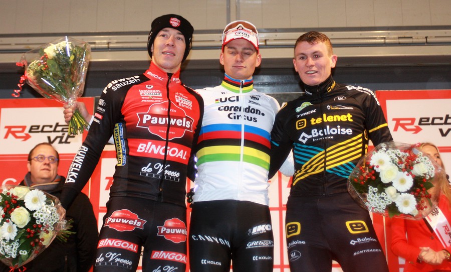 Van der Poel vroeg uit de veren om te zegevieren in Niel