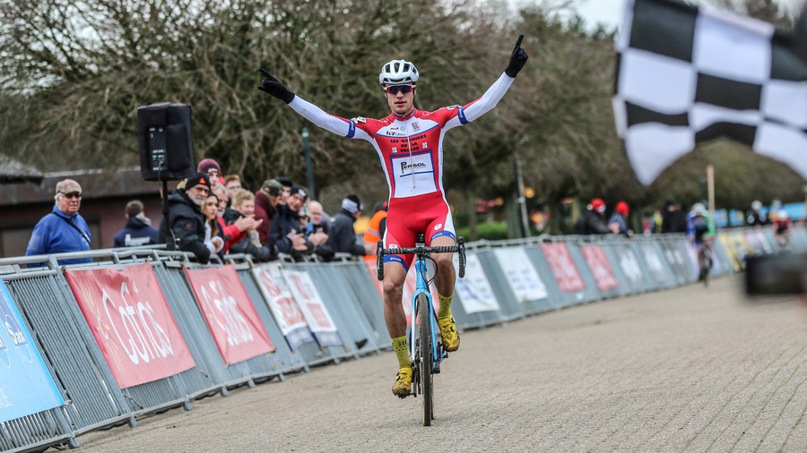 Richard Andrade volgt zichzelf op als winnaar bij juniores