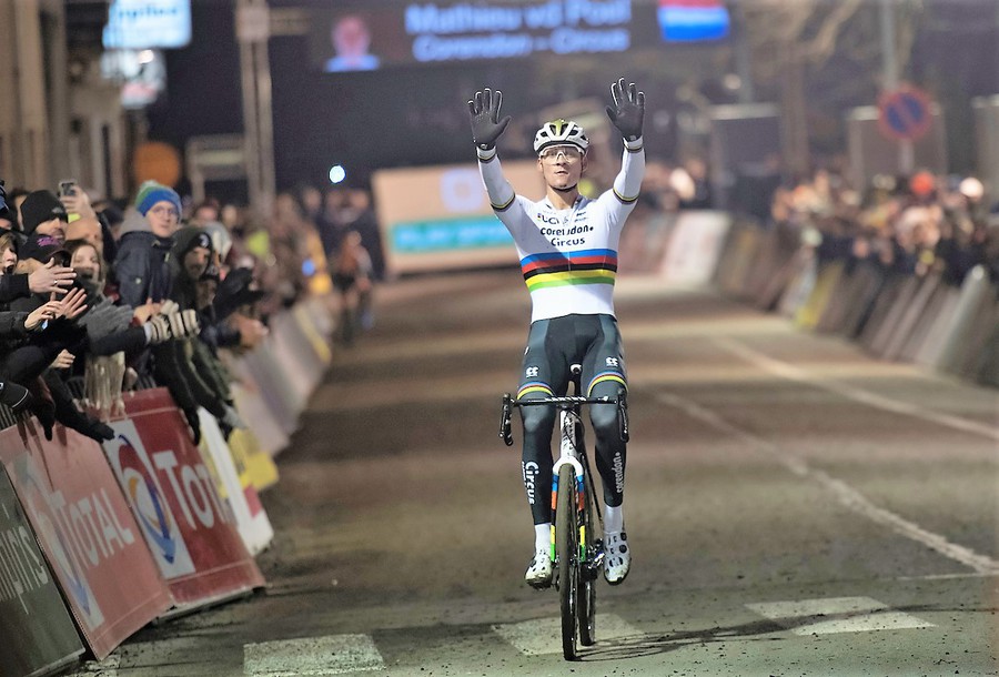 Van der Poel wint voor tiende keer in Diegem