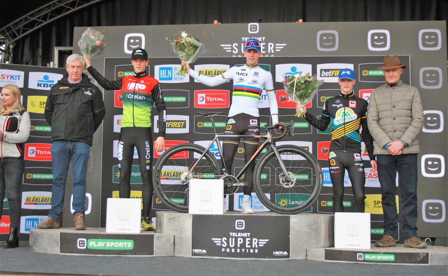 IMG_0331 eindpodium Superprestige juniores.jpg (443 KB)