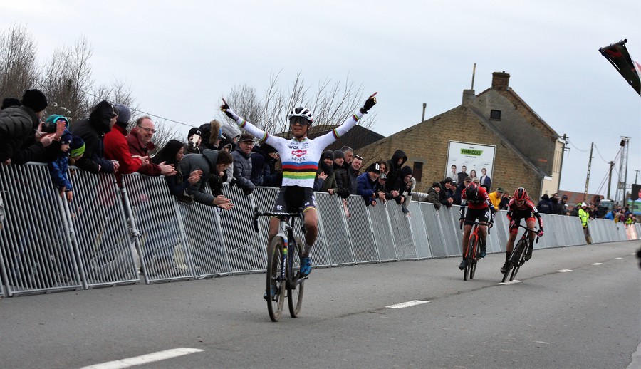 Alvarado werkt Superprestige netjes af in Middelkerke