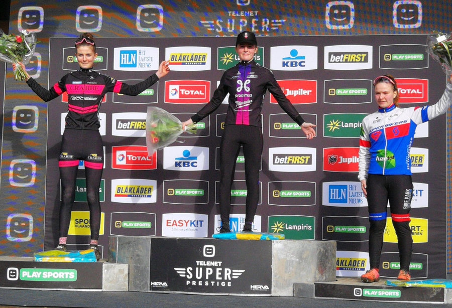 podium meisjes.jpg (479 KB)