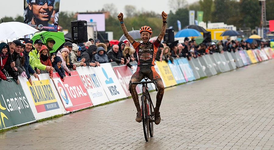 Foutloze Jente Michels wint in Ruddervoorde