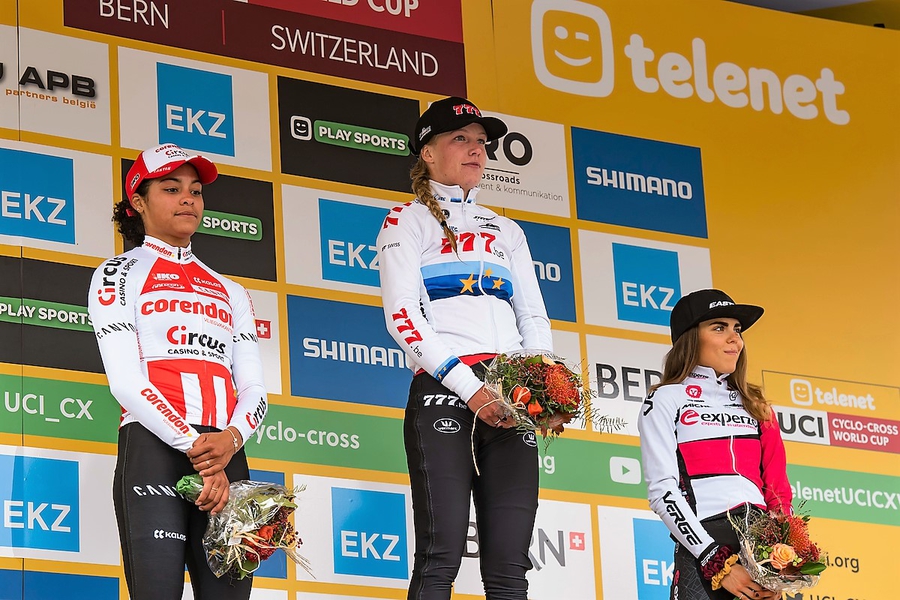 BER_7502 podium dames.JPG (470 KB)