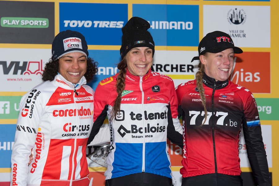 NAM_8734 podium dames.JPG (665 KB)