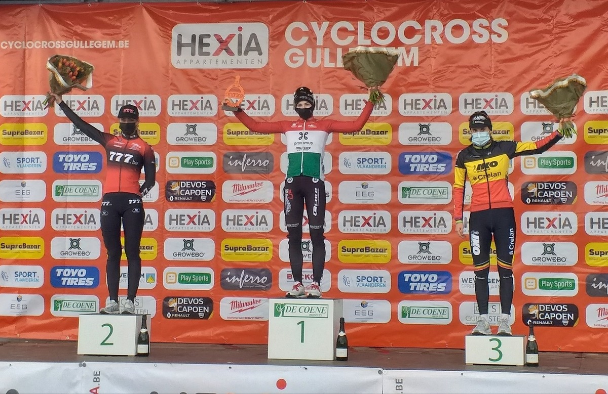 Podium dames.jpg (332 KB)