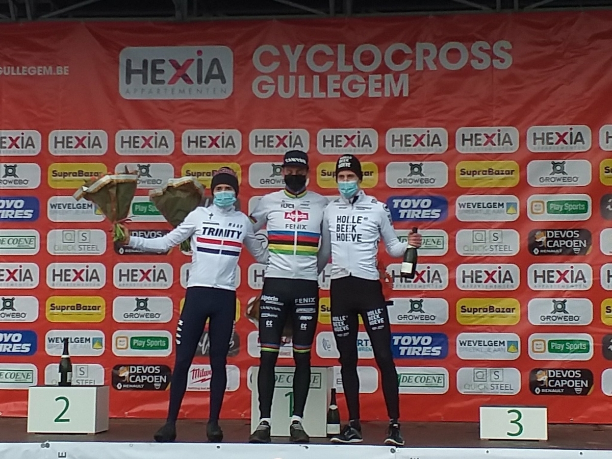 podium heren.jpg (658 KB)