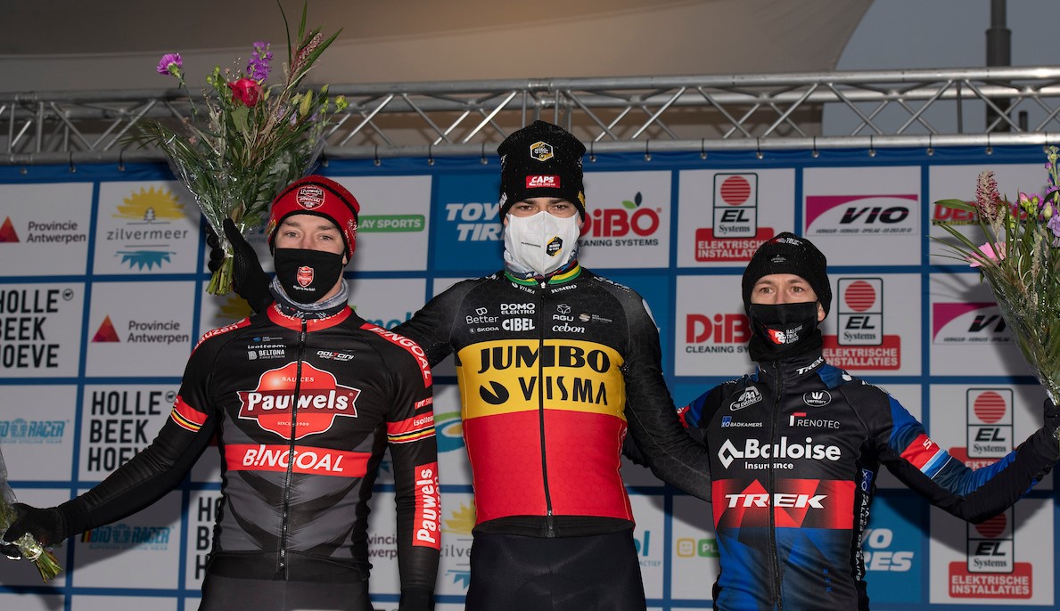 MOL_1648 podium heren.jpg (282 KB)