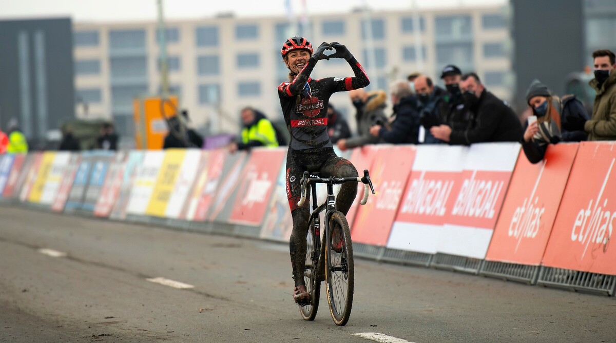 Betsema soleert naar de zege in slotmanche Superprestige