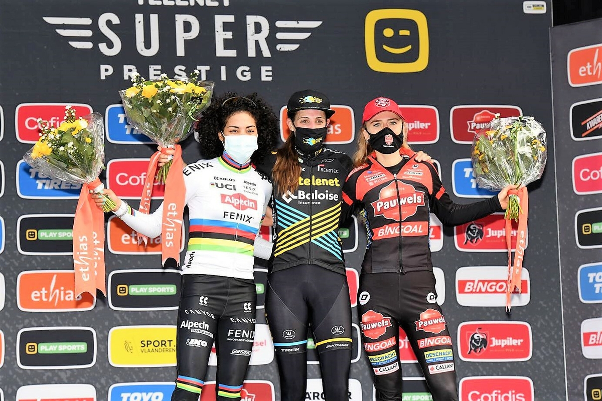 Niel 2020 podium dames.jpg (733 KB)