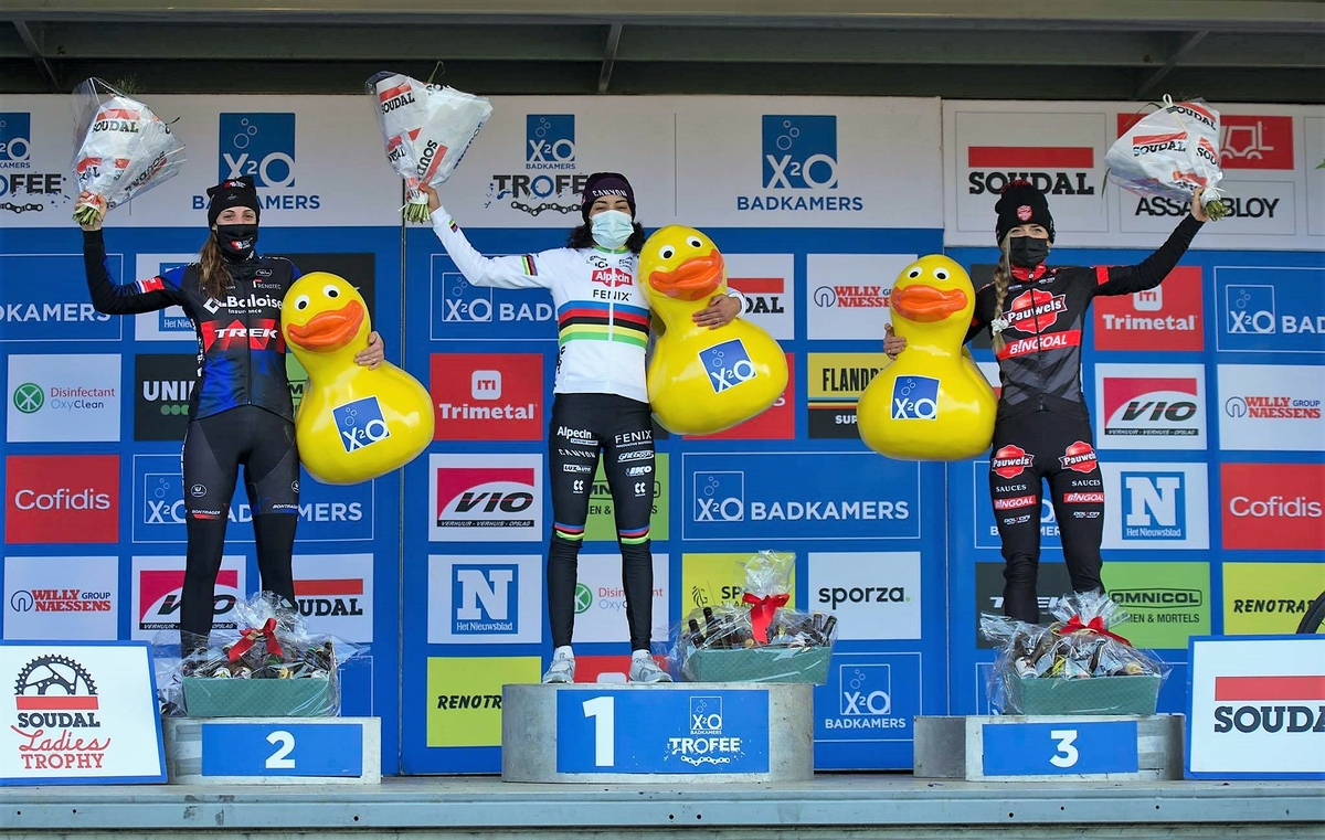 Baal 2021 podium bij dames.jpg (693 KB)