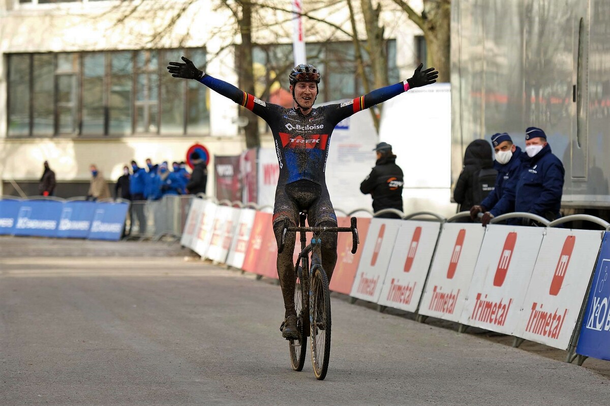 Toon Aerts zegeviert in Brussels Universities Cyclocross