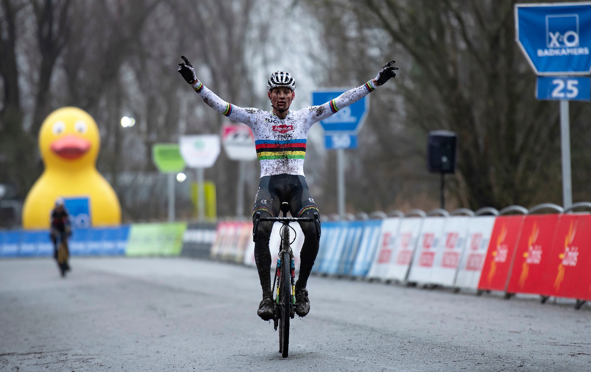 Mathieu van der Poel wint voor 5de keer op rij in Hamme