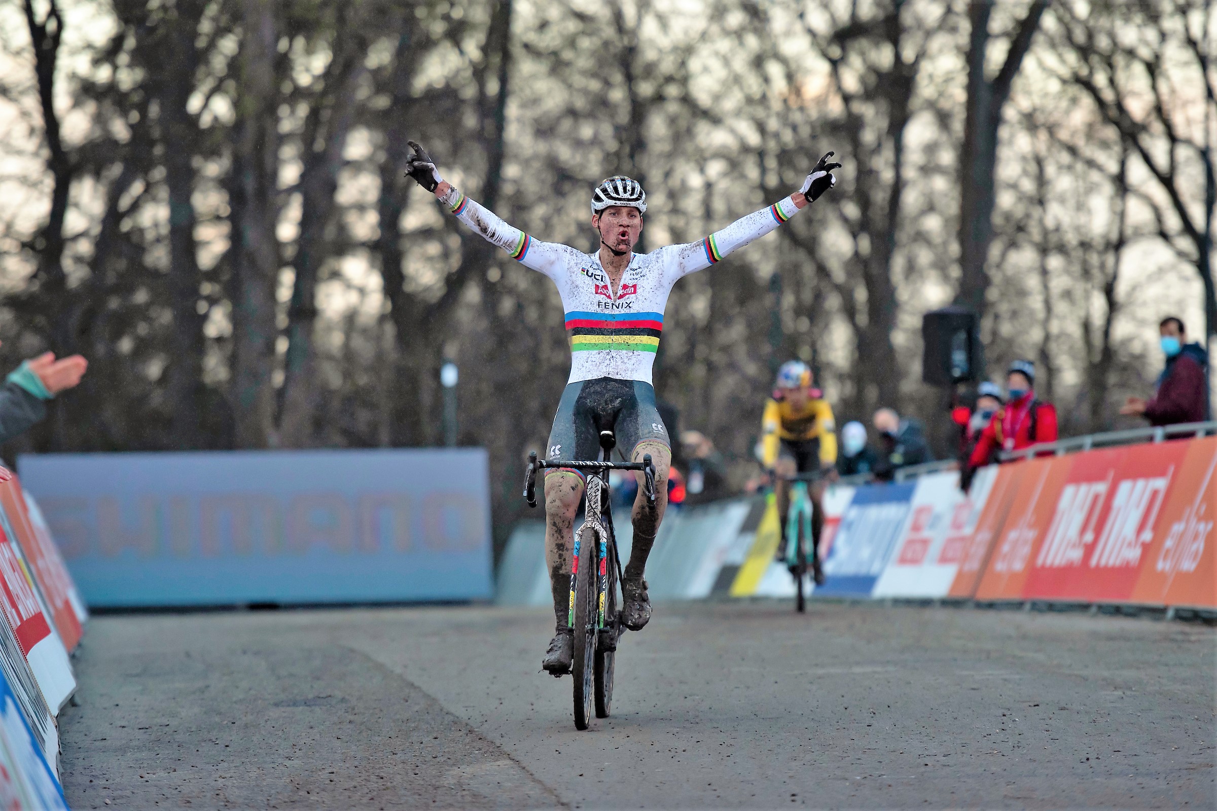 Van der Poel trekt finaal het zeil naar zich toe in Namen