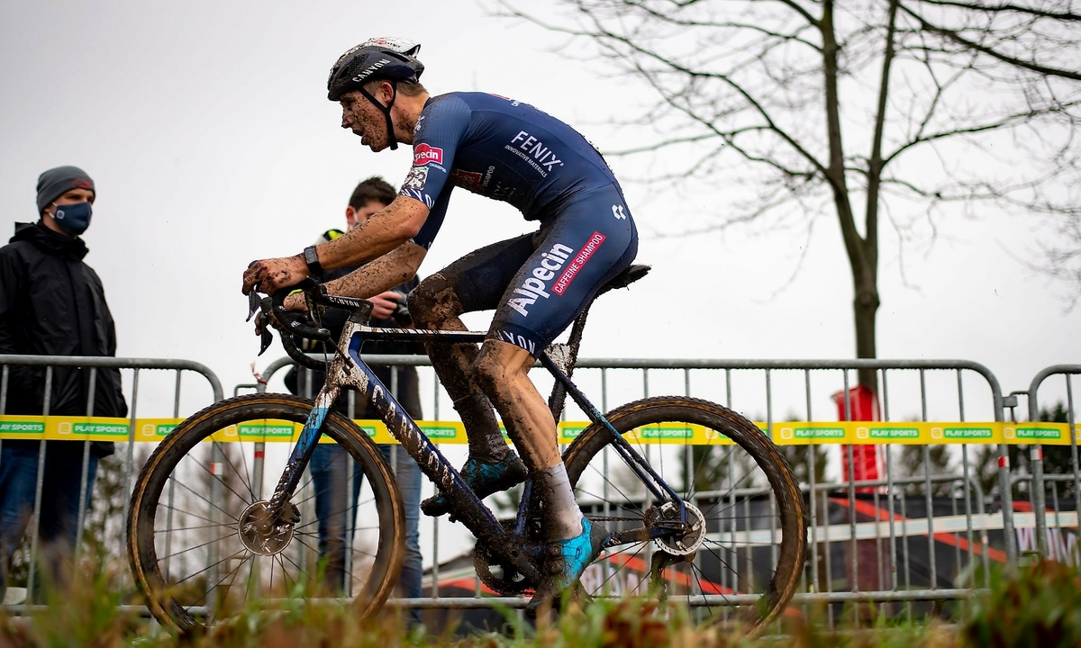 Niels Vandeputte zijdelings credit TFoto.jpg (558 KB)